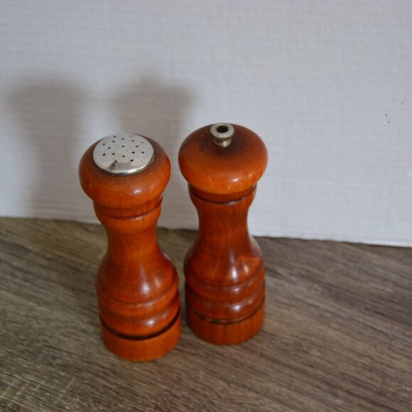 Vtg Baribocraft Salt and Pepper Shakers - Picture 3 of 7